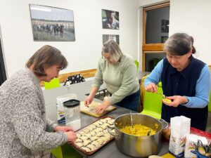 Warsztaty kulinarne i artystyczne dla uchodźców z Ukrainy – relacja